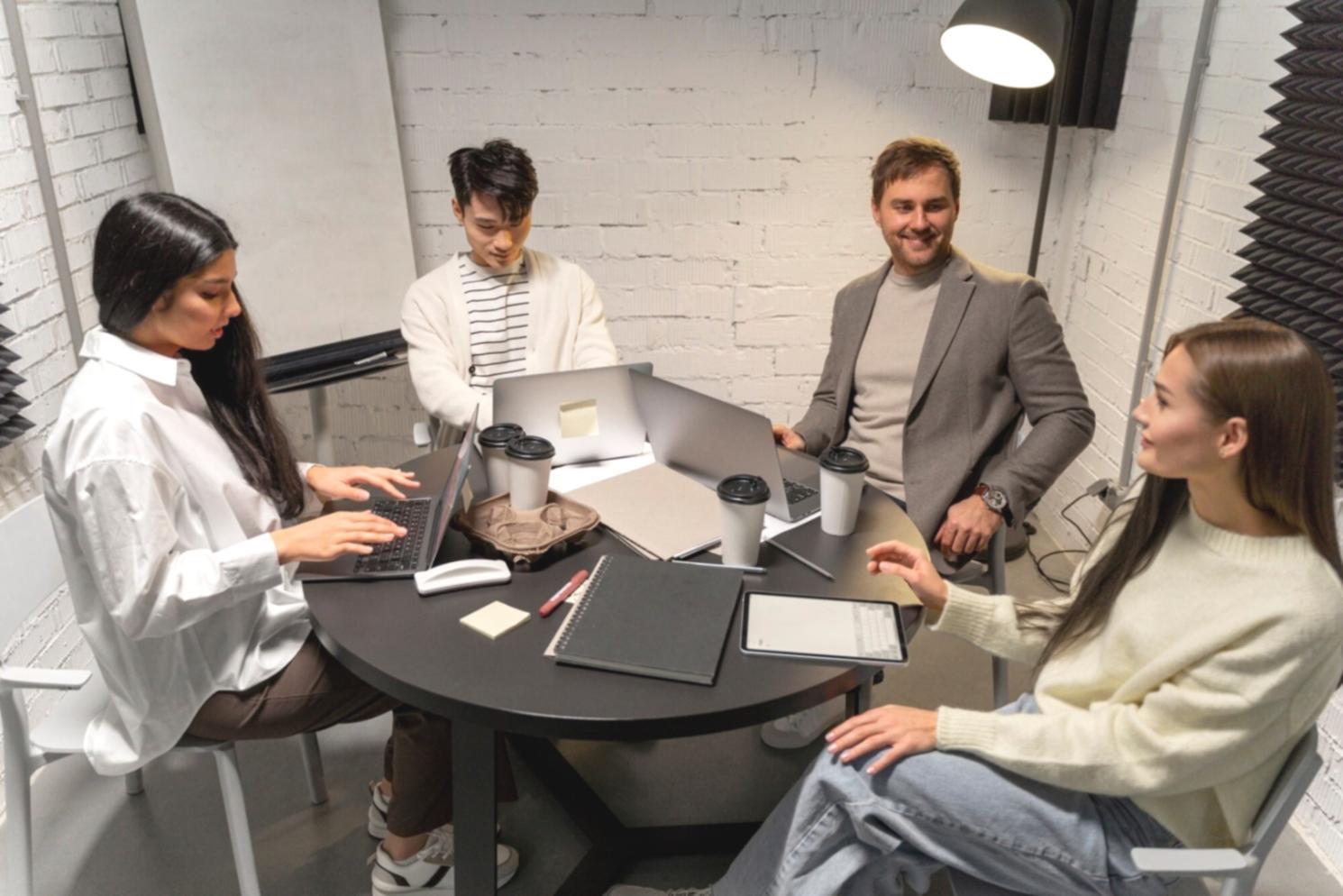 Detaillierte Marktanalyse mit präzisen Finanzindikatoren und Trendvorhersagen