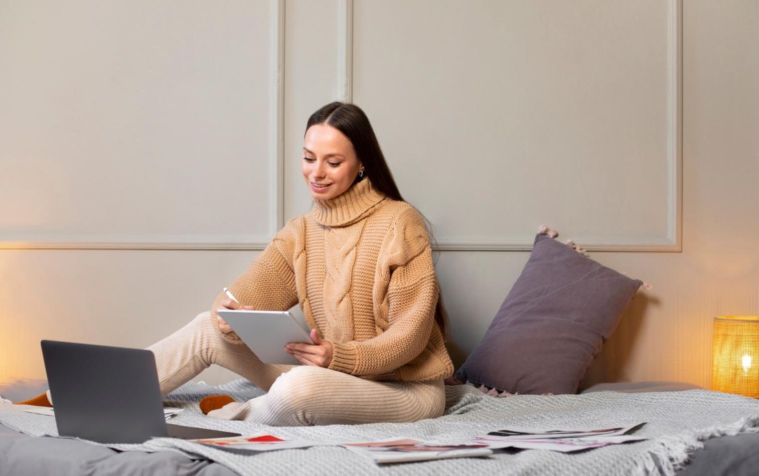 Professionelles Team bei der Arbeit mit Finanzplanungs-Software